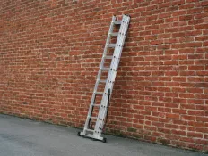 Испытания пожарной лестницы-трёхколенки: надёжность на высоте