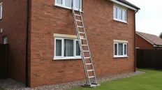 Достоинства алюминиевых пожарных лестниц: когда металл спасает жизни